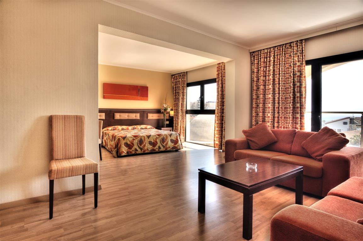 Livadhiotis City Hotel Larnaca Exterior foto