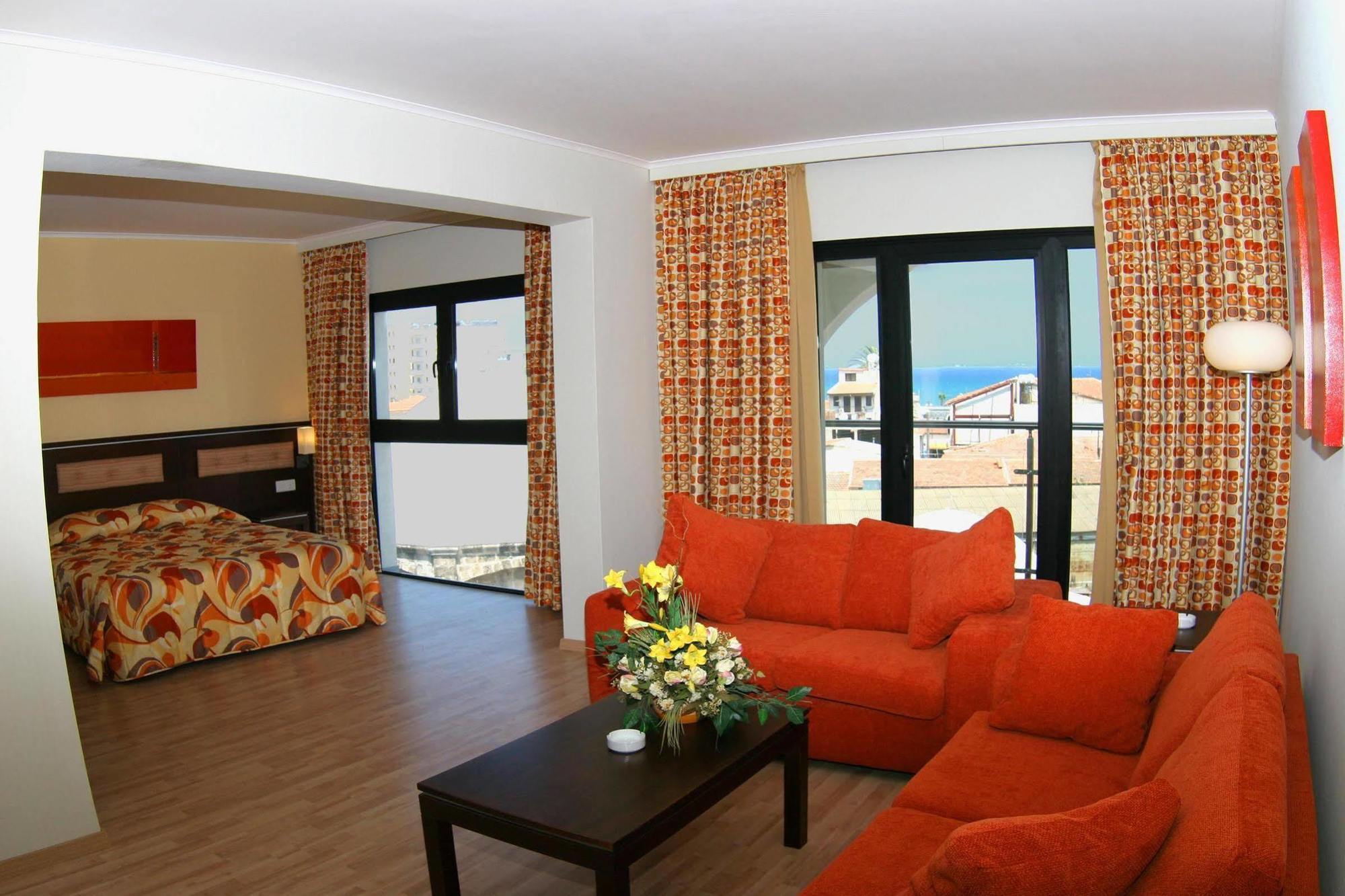 Livadhiotis City Hotel Larnaca Exterior foto
